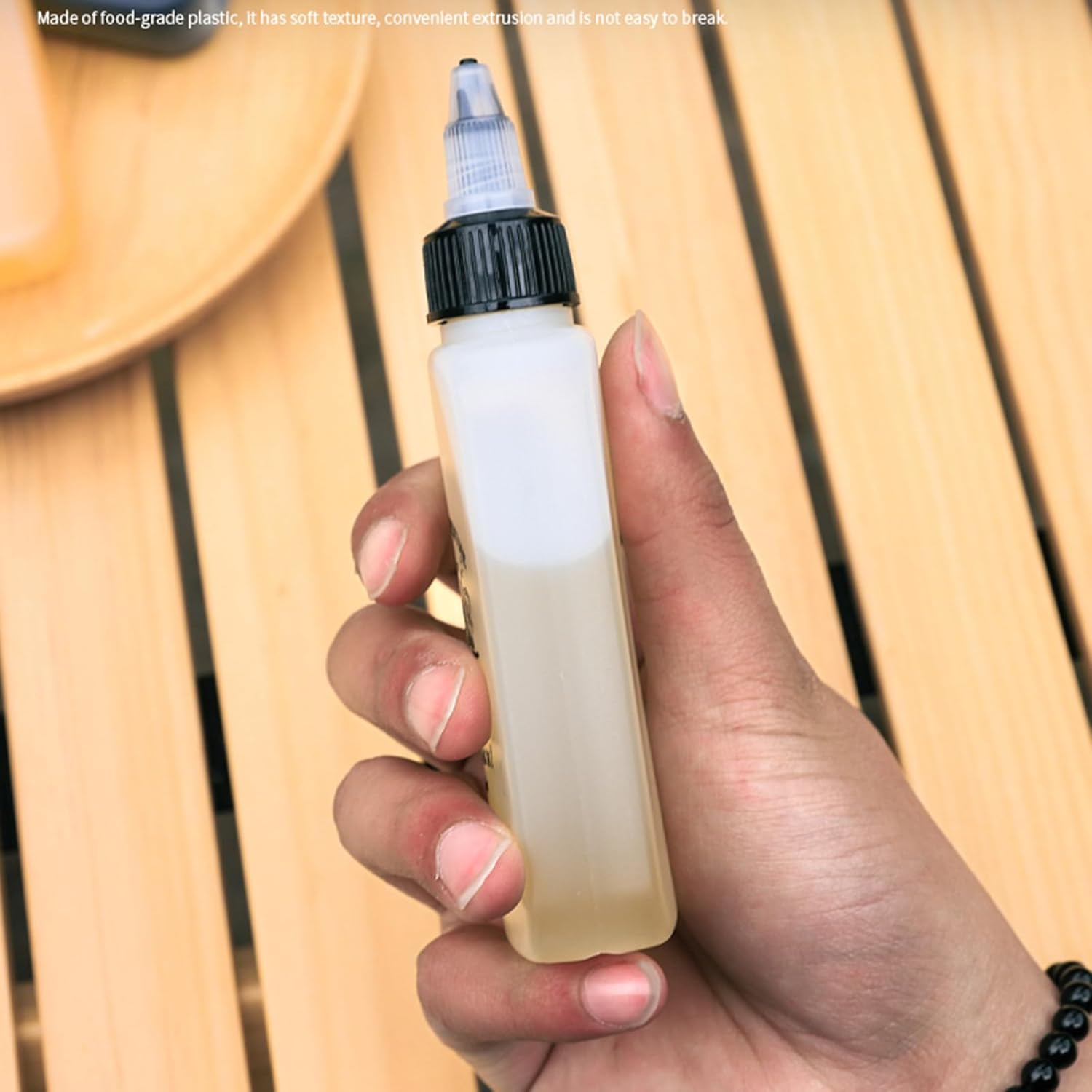 BEIYINAI Squeeze Oil Dispenser with Twist Top Lid