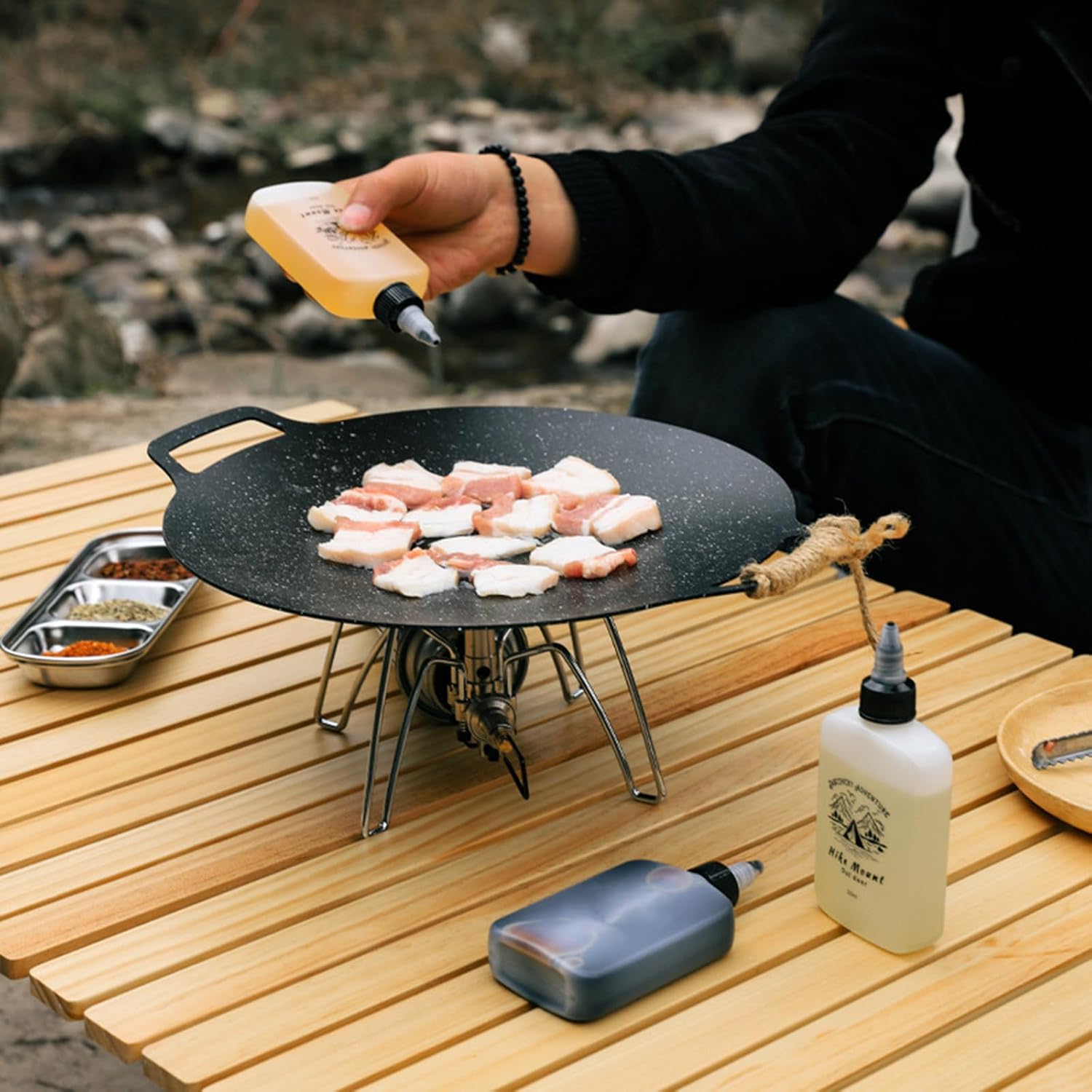 BEIYINAI Squeeze Oil Dispenser with Twist Top Lid