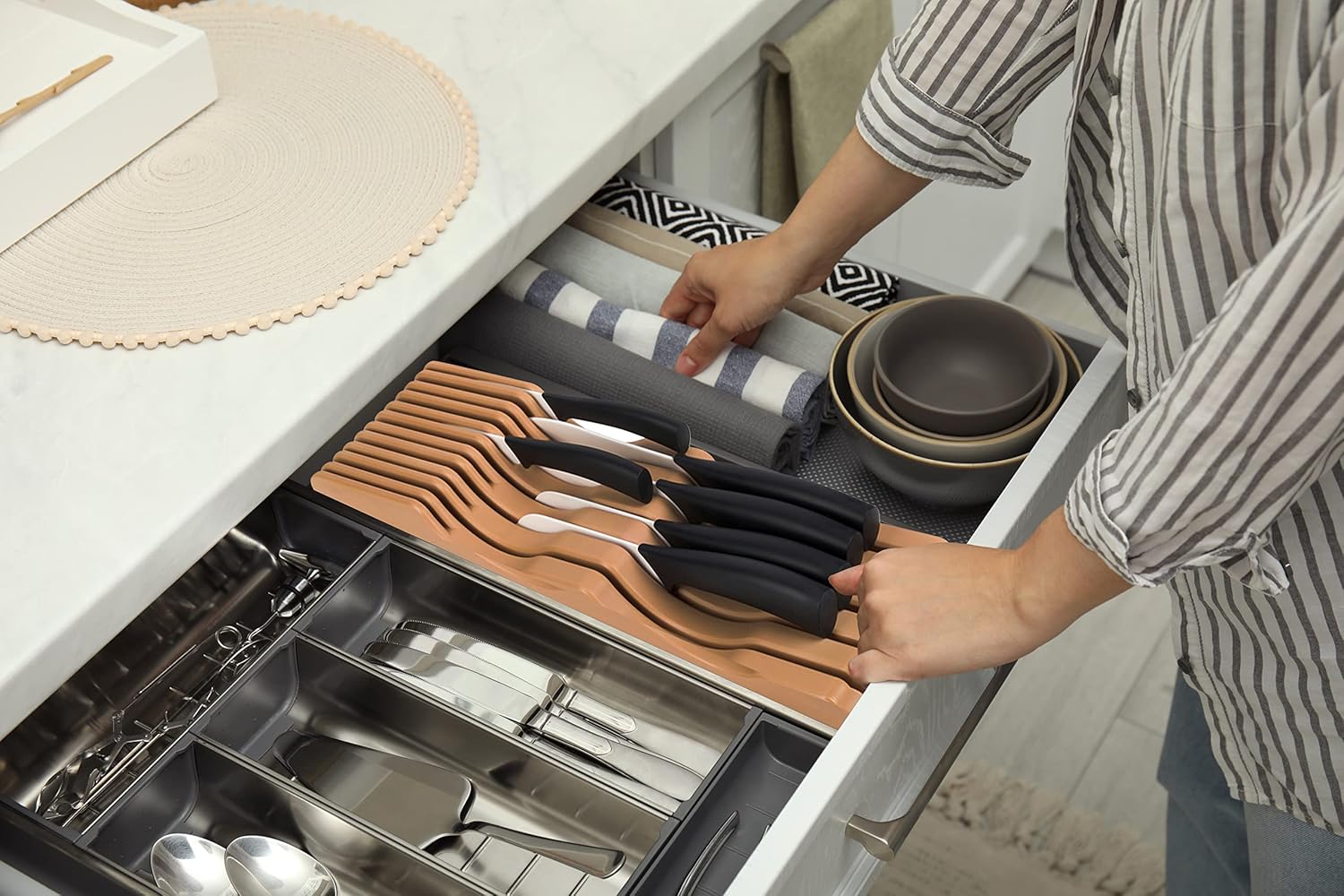 Space-Saving 11-Slot Knife Organizer for Kitchen Drawers