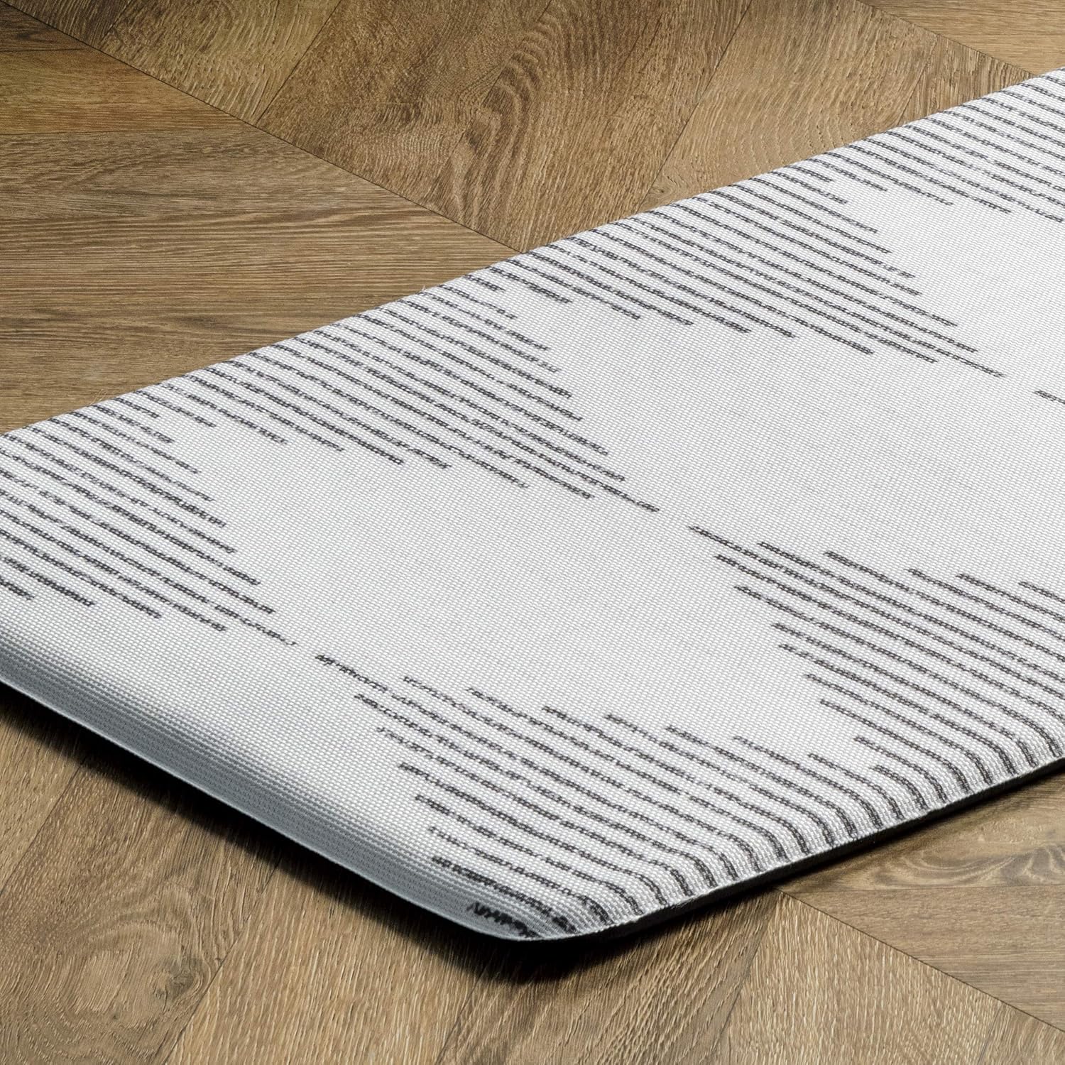 nuLOOM Diamond Stripes Comfort Mat 2x4 Light Grey